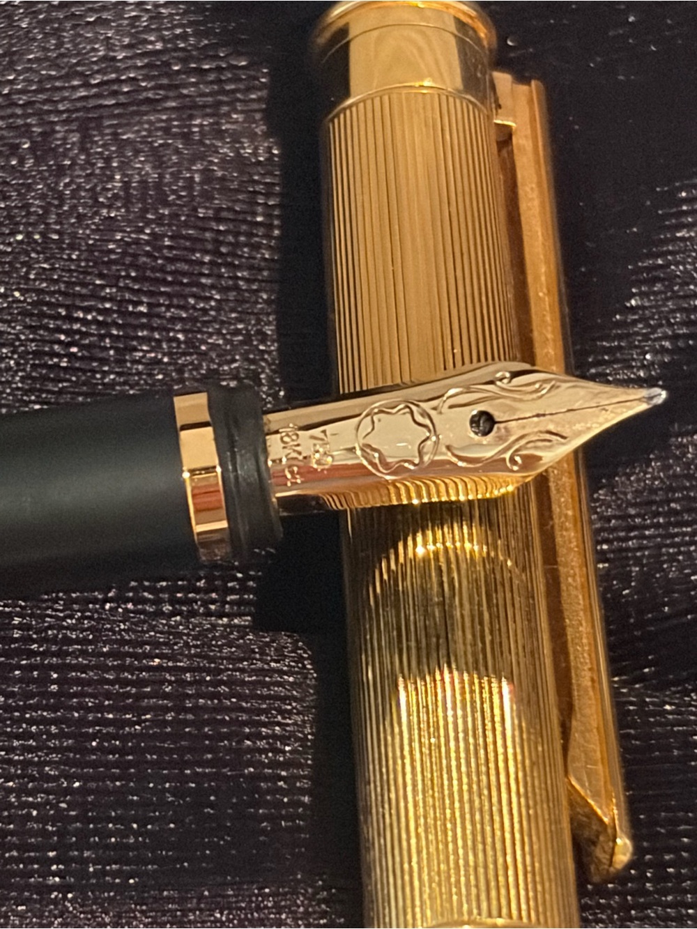Montblanc Noblesse 18K Gold Nib Fountain Pen - Gold Striped, Box & 2 Converters - Picture 2 of 11